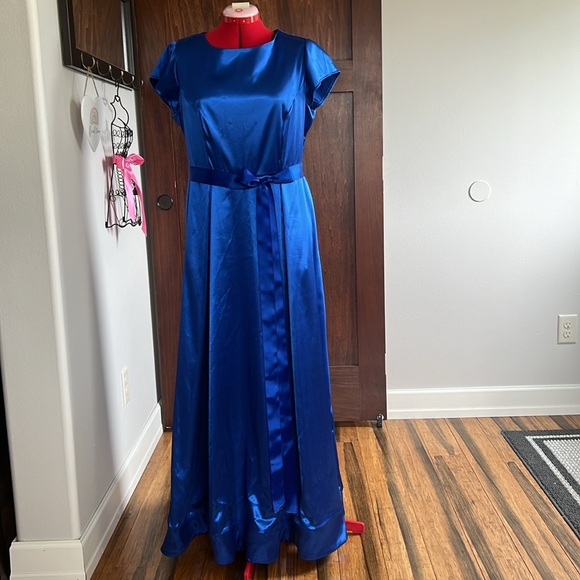 Royal Blue Prom/formal - Picture 2 of 10